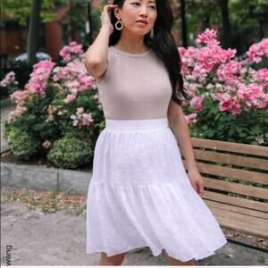 Ann Taylor White Flower Clip Full Skirt